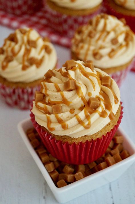 Butterscotch Cupcakes Recipes, Malibu Food, Butterscotch Cupcakes, Butterscotch Tart, Cupcake Flavours, Cupcakes With Caramel, Chocolate Easter Cake, Paris Bakery, Angel Delight