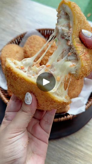 Facebook Lutong Pinoy, Cheesy Snack, Hugot Lines, Fritters Recipe, Fritter Recipes, Chef, Highlights, Audio, Bread