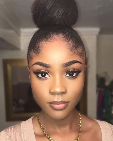 See this Instagram photo by @kaisercoby • 9,855 likes Gel Bolla, Sleek Makeup, Pelo Afro, High Bun, Brow Powder, Brow Pomade, Maquillaje Natural, Girls Makeup, Face Art