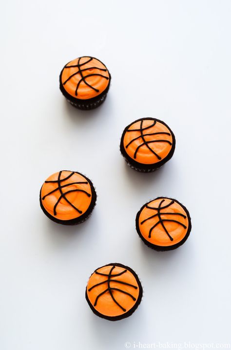 Diy Basketball Cake, Youth Basketball Pictures, Basketball Cake Topper, Basketball Tumblr, Texas Tech Basketball, Basketball Cupcakes, Brownies Cupcakes, Diy Basketball, Basketball Game Outfit