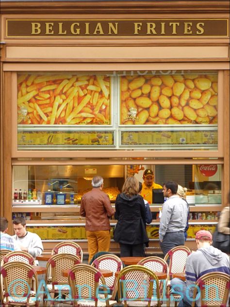 Belgian frites bis: Grasmarkt, Brussel. Belgian Frites, Fries Business, Belgium Fries, Fries Store, French Fries Street Food, French Fries Food Truck, Resturant Decor, French Fries Design, French Fry Container