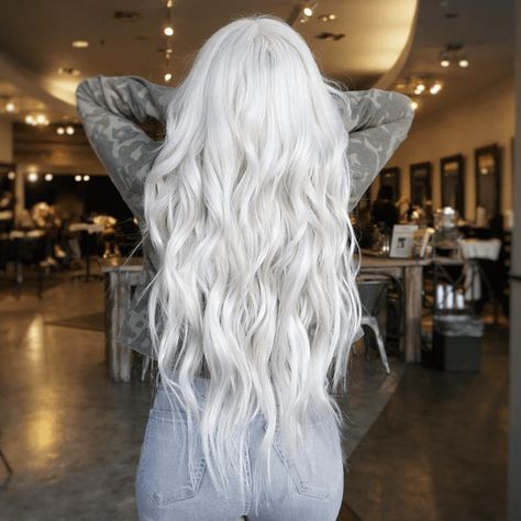 Long White Hair, Icy Blonde Hair, Silver Blonde Hair, White Hair Color, Kadeřnické Trendy, Silver Shampoo, White Blonde Hair, Winter Whites, Silver Hair Color