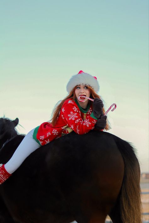 Horse Christmas Pictures Families, Equestrian Christmas, Christmas Photoshoot With Horse, Christmas Equestrian, Christmas Pictures With Horses, Christmas Photos With Horses, Holiday Horse Photoshoot, Christmas Horse Photoshoot, Horse Christmas Pictures