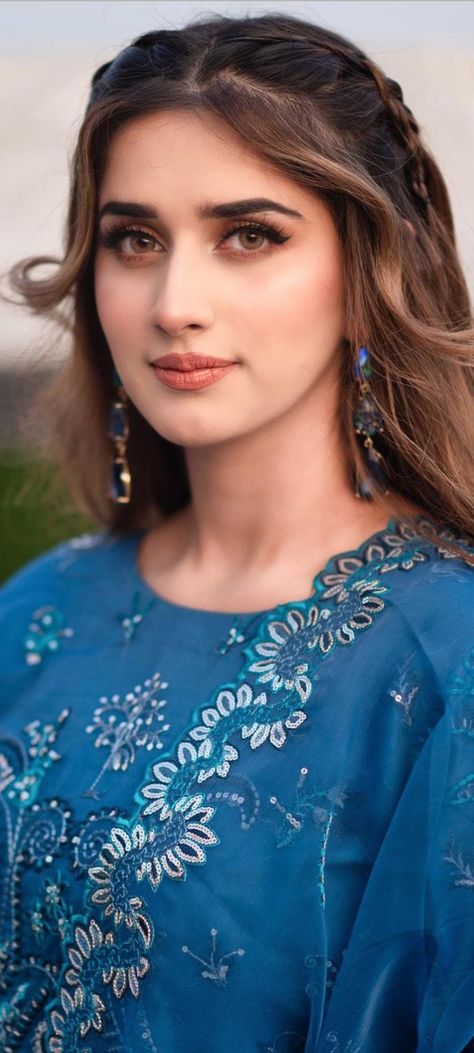 Alishbah Anjum, Alishba Anjum, Pakistani Bridal Hairstyles, Yumna Zaidi, Pakistani Bridal Makeup, Dress Design Patterns, Wedding Dresses For Girls, Pakistani Actress, Pakistani Bridal