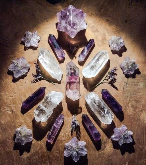 Field Flowers, Crystal Aesthetic, Types Of Crystals, Phantom Quartz, Crystal Magic, Rocks And Gems, Crystal Grid, Energy Crystals, Crystal Collection