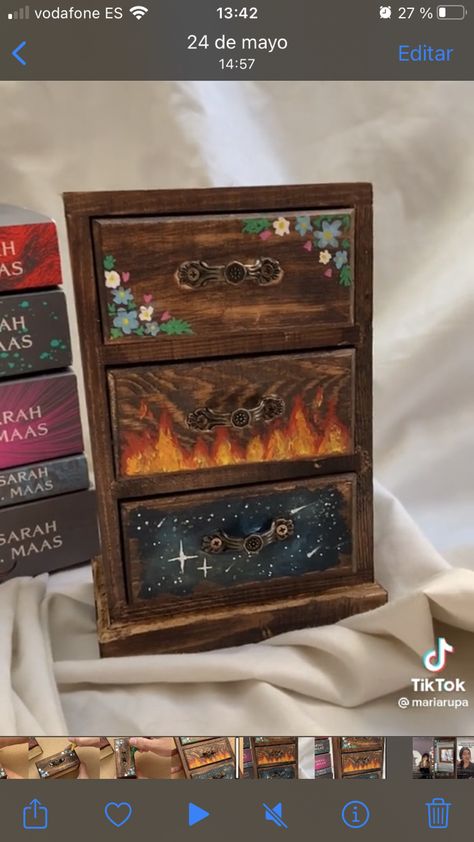 Acotar Room Aesthetic, Acotar Craft Ideas, Velaris Decor, Diy Bookish Decor, Bookish Decor Diy, Acotar Home Decor, Acotar Dresser Painting, Acotar Room Decor, Acotar Bookshelf Decor