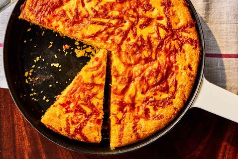 Pimiento Cheese Cornbread Is As Southern As They Come Easy Buttermilk Cornbread, Cheese Cornbread, Breakfast Party Foods, Pimiento Cheese, Easy Dinner Casseroles, Breakfast Party, Pimento Cheese, Corn Bread Recipe, Quick Easy Dinner