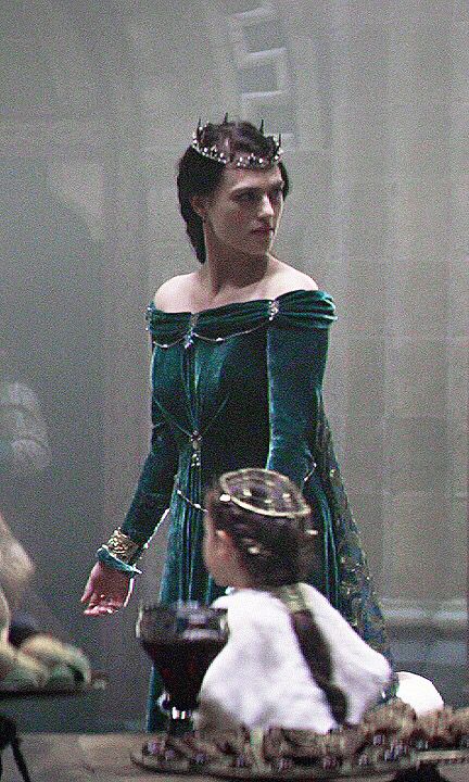 Lady Morgana, King Arthur Legend, Morgana Pendragon, Katie Mcgrath, King Arthur, Gq, Green Dress, Merlin, Crown