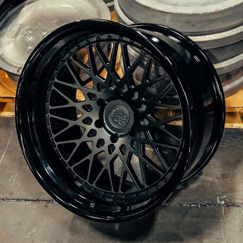 Rims For Trucks, Bbs Lm Wheels, Black Rims Suv, Black Car Red Rims, Truck Rims And Tires, Black Rims Car, Bmw Rims Wheels, Avant Garde Wheels, Bbs Wheels