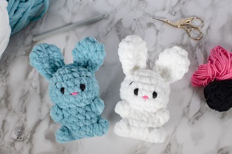 Chunky Little Bunny amigurumi free crochet pattern Crochet Bunny Patterns, Free Crochet Bunny, Easter Crochet Patterns Free, Bunny Patterns, Easter Bunny Crochet Pattern, Fast Crochet, Advanced Crochet, Bunny Amigurumi, Easy Crochet Animals