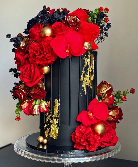 Floral Cake Birthday, Black And Gold Cake, Barrel Cake, Black Cake, 40th Birthday Cakes, Birthday Cakes For Women, Creative Birthday Cakes, Cakes For Women, Dream Cake