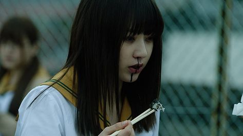 Crow's Blood (2016) Pose Reference Horror, Mayu Watanabe, Kei Visual, Japanese Horror, Japanese Film, Film Art, Cinematic Photography, Rising Sun, Pose Reference Photo