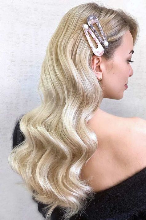 Long Waves With Double Barrettes Blonde #hairbarrettes ❤ Achieve a boho look or a super elegant one wearing hair barrettes. Look through our gallery of ideas to find out the ways how to wear them. ❤ #lovehairstyles #hair #hairstyles Curly Hair Side Pinned Back, Hair With Barrette Hairstyles, Prom Hairstyles For Long Hair All Down Straight Bobby Pins, Hairstyles With Hair Barrettes, Hairstyle With Barrette, Barrets Hairstyles, How To Wear Barrettes, How To Style Barrettes, Barettes Hairstyles