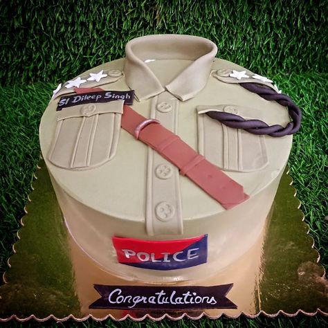 👮 police theme cake ̊#yummybakescreamycakes #BrotherTheBaker #ridham10 #freshcakeavailable #friends #ordernow #customisedcakes #egglessbaking #homemadecake #foodblogfeed #foodbloggers #foodblogger #foodies #foodphotography #fondantcake #lovecake #cakedecorator #cakestyle #cakeoftheday #cakestagram#ordernow #order #latepost #brotherthebaker610 Police Themed Cake, Police Cake, Police Cakes, Eggless Baking, Funny Birthday Cakes, Fashion Cakes, Theme Cake, Cake Images, Love Cake