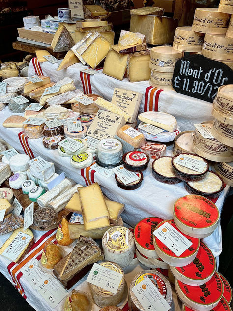 The cheese displays at the famous Borough Market in London. Mont D'or, Borough Market London, Cheese Display, London Vacation, Borough Market, Cheese Lover, Take A Photo, Visit London, Food Market