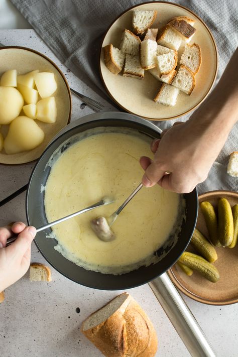 There isn't much comfort food to top a Traditional Swiss Cheese Fondue. This recipe comes straight from Switzerland! Click through for the best, most authentic fondue you've ever had! Swiss Cheese Fondue, Swiss Fondue, Swiss Cuisine, Fondue Recipes Cheese, Swiss Recipes, Spatzle, Fondue Recipes, European Food, Swiss Cheese