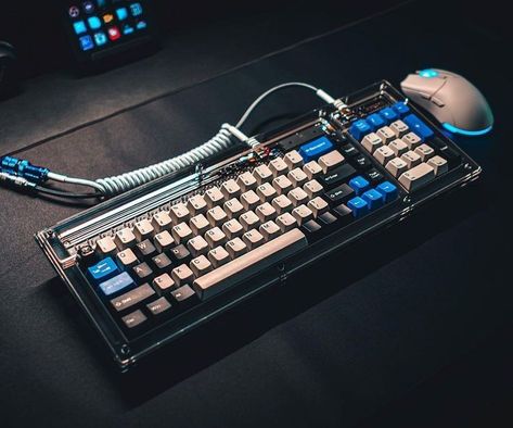 Unique Keyboards, Tech Aesthetic, Home Studio Setup, Latest Tech Gadgets, Custom Computer, Music Studio Room, Desktop Setup, Retro Gadgets, Bedroom Setup