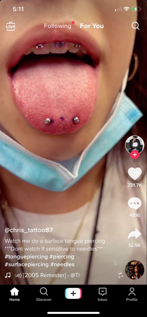 Frog Eye Piercing Tongue, Surface Tongue Piercing, Snake Eyes Tongue Piercing, Pelo Color Vino, Mouth Piercings, Eye Piercing, Cool Ear Piercings, Pretty Ear Piercings, Face Piercings