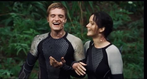 Peeta And Katniss Mockingjay, Katniss And Peeta Matching Pfps, Peter And Katniss, Josh And Jennifer, Hunger Games Cast, Hunter Games, Katniss And Peeta, Hunger Games 3, Peeta Mellark