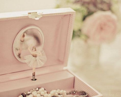 Music Box Aesthetic, Box Aesthetic, Elizabeth Midford, Music Box Ballerina, Ballerina Jewelry Box, Ballerina Jewelry, Pink Cottage, Vintage Princess, Princess Aesthetic