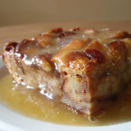 Bread Pudding With Whiskey Sauce, Whiskey Sauce Recipe, Whiskey Sauce, Bread Pudding Recipe, Jell O, A Piece Of Cake, Köstliche Desserts, Piece Of Cake, Dessert Bread