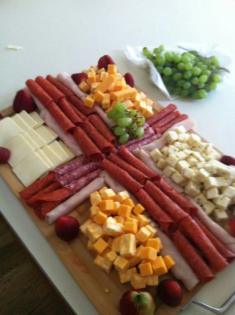 I love the idea of a christ filled easter!  This meat and cheese tray is perfect!:) Ideas Bautizo, Confirmation Party, Holy Communion Party, Easter Appetizers, Communion Ideas, Easter Snacks, First Communion Party, I Am Lucky, Easter Food