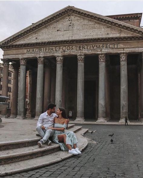 Pantheon Rome Photo Ideas, Rome Photoshoot, Rome Pantheon, Wedding Spots, Pantheon Rome, Rome Photography, Rome Wedding, Rome Photo, Flower Graphic Design