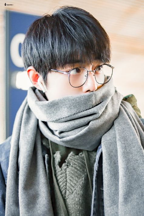 Scarf Reference Photo, Scarf Drawing Reference, Korean Style Boy, Scarf Drawing, People With Glasses, Self Portrait Drawing, Male Pose Reference, Drawing Body Poses, People Poses