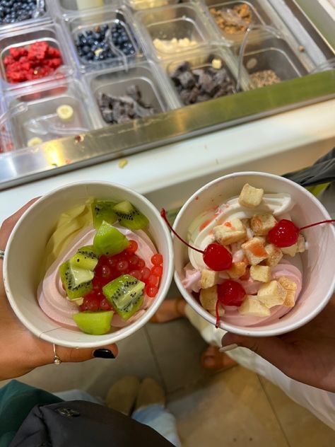 Sweet Frog Frozen Yogurt, Halle Aesthetic, Sweet Frog, Aesthetic Foods, Summer Ice Cream, Homemade Snacks, Very Hungry, I Want To Eat, Furniture Items