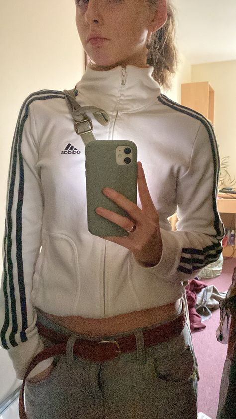 White Adidas Jacket Outfit, Adidas Jacket Outfit, White Adidas Jacket, White Jacket Outfit, Autumn Fits, Cold Outfits, Fits Clothes, Tumblr Outfits, Outfit Look