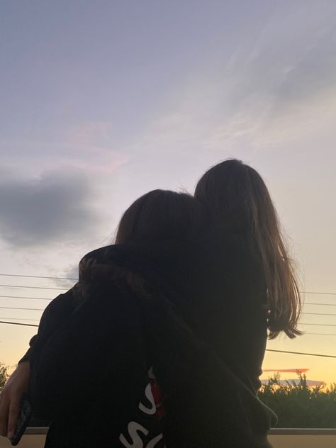 Fake Best Friends Photo, Gl Wallpaper, Fake Best Friends, Couple Girls, Boy Blurred Pic, Korean Best Friends, Couple Poses Reference, Hugging Couple, Face Aesthetic