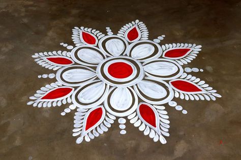 Alpona Design Square, Painting Rangoli Design, Alpana Designs, Rangoli Painting, Mouse Drawings, Kalamkari Art, Easy Rangoli Designs Videos, Rangoli Designs Simple Diwali, Alpona Design