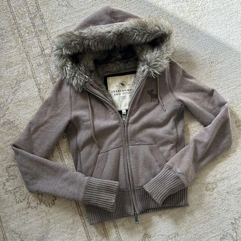 Fur Zip Up Jacket Outfit, Fur Lined Jacket Y2k, Abercrombie And Fitch Hoodie, Cute Tops Outfits, Babyphat Y2k Jacket, Double Zipper Jacket, Fitted Hoodie Outfit, Teddy Fleece Jacket Outfit, Abrocrombie And Fitch