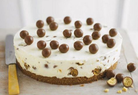 This Maltesers cheesecake recipe is quick and really easy to make at home. With chocolate Maltesers in both the filling and the base - what's not to love? Maltesers Cheesecake, Banoffee Pie Recipe, Cheesecake Desserts Recipes, Dessert Pie Recipes, Student Recipes, Banoffee Pie, Easy Cheesecake Recipes, Easy Cheesecake, Cheesecake Desserts