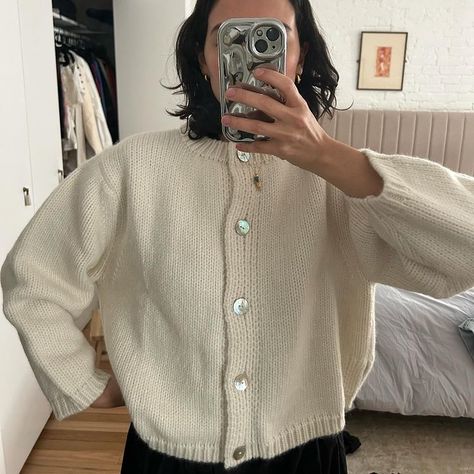 Stripped Knit Sweater, Simple Cool Outfits, Nancy Meyers Aesthetic Outfits, Nice Fall Outfits, Sweater Outfits Aesthetic, Cute Fall Sweaters, Knit Clothes, Outfits Comfy, Knitwear Outfit