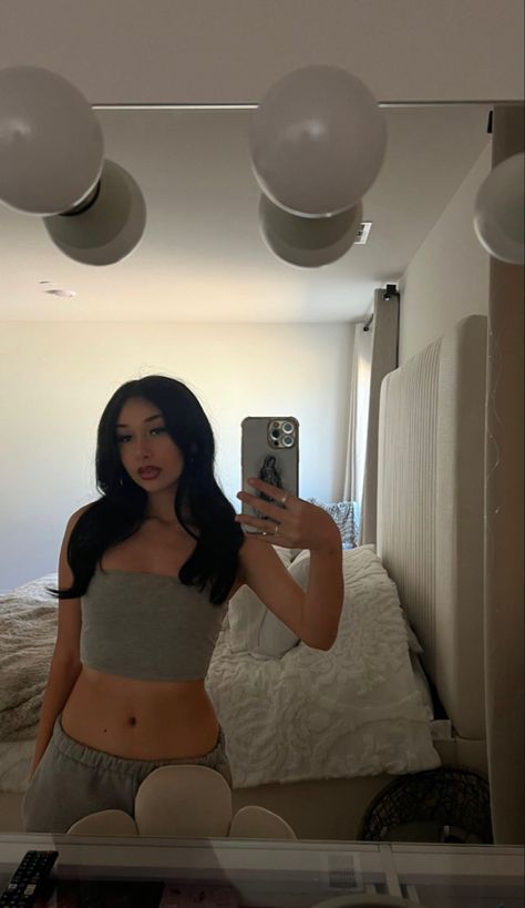 Tessa Ortega Room, Tessa Ortega Outfits, Tessa Ortega, Straight Layered Hair, Latina Fashion Outfits, Teenage Girl Outfit, Latina Fashion, Mirror Pics, Ideal Body