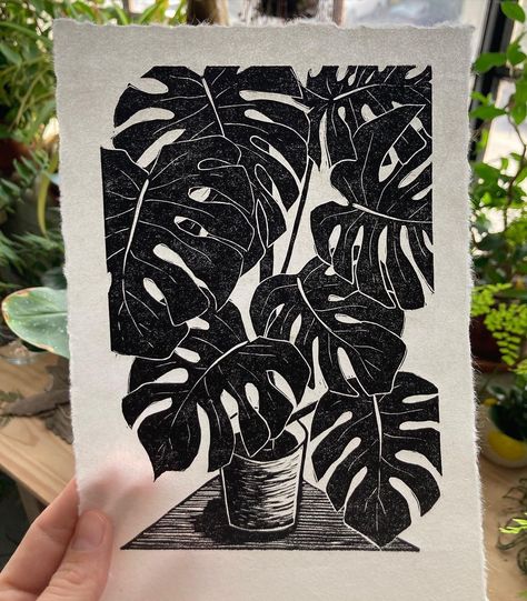 Monstera Deliciosa She’s lookin 💯 Simple design, but not every piece has to be 20 hrs of meticulously tiny carving marks 😅 #smishstudio #… | Instagram Linocut Plants, Linocut Art Simple, Cute Monsters Drawings, Woodcut Art, Retro Painting, Linoleum Print, Linocut Printmaking, Lino Art, Monster Drawing