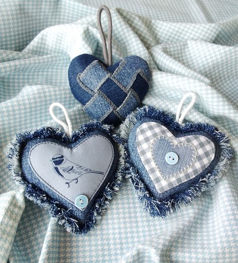 Denim Hearts, Denim Bag Patterns, Denim Crafts Diy, Knitted Toys Free Patterns, Easy Diy Decor, Blue Jeans Crafts, Quilted Ornaments, Pinterest Diy Crafts, Diy Jewlery