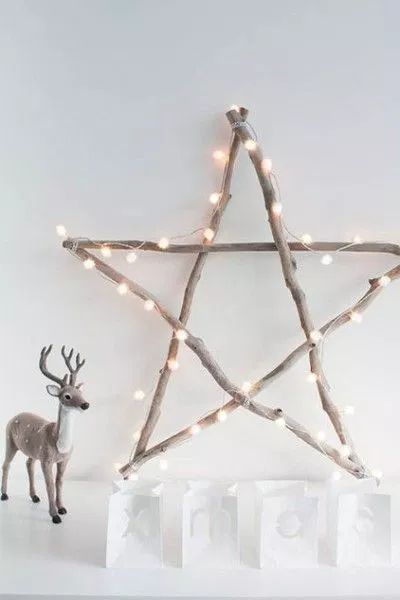 Boho Christmas Decor Inspiration - Weihnachtsstern aus Holz selber machen Anleitung DIY Scandinavian Christmas Diy, Natal Natural, Joululahjat Diy, Jul Diy, Boho Christmas Decor, Diy Star, Scandinavian Christmas Decorations, Diy Jul, Christmas Decor Inspiration