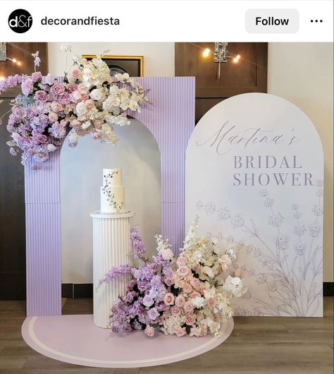 Lavender Bridal Shower Backdrop, Purple Floral Backdrop, Purple Bridal Shower Backdrop, Pastel Themed Bridal Shower Ideas, Bridal Shower Lilac Decor, Bridgerton Backdrop Ideas, Lavender Backdrop Ideas, Purple Floral Baby Shower Ideas, Bridal Shower Purple Theme