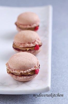 PBJ (Peanut Butter And Jam) Peanut Macarons Plus A Cookbook Giveaway! Pbj Macarons, Savory Macarons, Macaron Filling, Macaron Cookies, Macaron Recipe, How To Make Jam, Peanut Butter Jelly, Roasted Peanuts, Big Mac