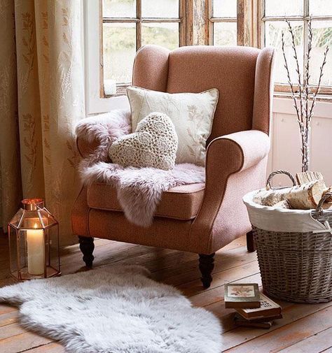 Pink Bedroom Accessories, Winter Interior Design, Cozy Reading Chair, Living Room Rustic, Floor Remodel, Trendy Living Rooms, Ideas Living Room, Chic Living, Arm Chairs Living Room