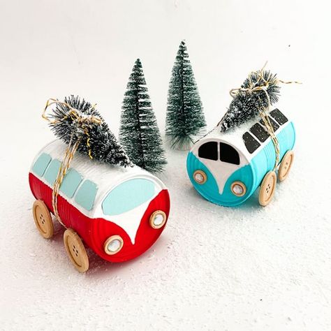 Christmas Decor Using Recycled Materials, Christmas Crafts With Recycled Materials, Christmas Decor From Recycled Materials, Diarama Ideas For Kids How To Make, Recycle Christmas Decor, Christmas Toy Diy, Diy Recycled Christmas Ornaments, Christmas Decor Recycled Materials, Christmas Crafts Recycled Materials