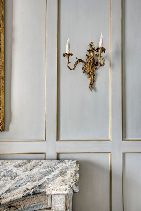 All in the details✨ Applying a finish to your paneling and gold leaf to the molding reveals can bring your surroundings to life! Gold Trim Walls, Beauty And The Beast Bedroom, Gold Accent Wall, Molduras Vintage, Picture Frame Molding, Trim Work, Wall Trim, Furniture Office, Wall Molding