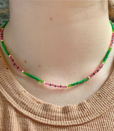 Tropical Beaded Necklace, Colorful Bead Jewelry, Necklaces Seed Beads, Boho Seed Bead Necklace, Watermelon Seed Bead Necklace, Watermelon Beaded Necklace, Fruit Beaded Necklace, Seed Bead Bracelet Ideas Aesthetic, Watermelon Beaded Bracelet