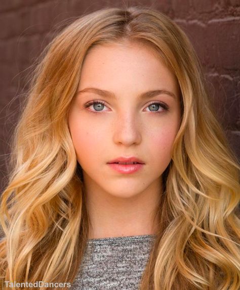 #RumfalloBrynn photoshoot with joe hill Dance Moms Headshots, Brynn Rumfallo, Dance Mums, Spring Hair Color, Spring Hairstyles, Winter Hairstyles, Dance Photography, Beautiful Person, Dance Moms