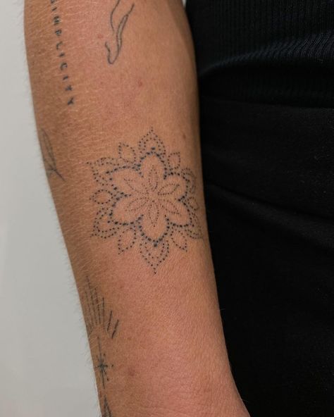 Stéphanie Agua-Buxò on Instagram: “Some healed fine line… #fineline #linework #linetattoos #smalltattoos #mandala #bodyart #linart #passion #beauty #tattoos #bodywork…” Small Mandala Tattoo, Cuff Tattoo, Shell Tattoos, Dot Tattoos, Spine Tattoos For Women, Tattoo Script, Dainty Tattoos, Subtle Tattoos, Simplistic Tattoos