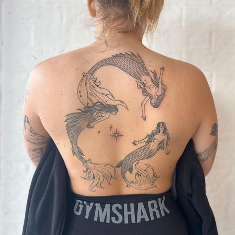 Mermaid back piece for drew a while ago! Fresh and healed 💘💘 #mermaid #mermaidtattoo #tattooideas #tattoo #backtattoo | Instagram Mermaid Tattoo Behind Ear, Siren Spine Tattoo, Mystical Back Tattoos, Big Mermaid Tattoo, Red Mermaid Tattoo, Illustrative Back Tattoo, Mermaid Tattoo Placement, Pieces Back Tattoo, Siren Back Tattoo