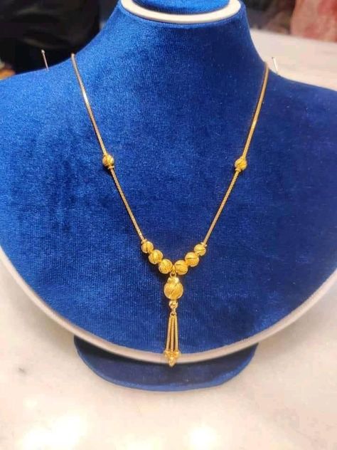 Ladies Chain Designs Gold, Daily Wear Gold Chains For Women, Gold Chain Designs For Women, Gold Neck Chain, Wedding Flower Jewelry, Bride Jewelry Set, Gold Jewels Design, Beautiful Gold Necklaces, Gold Jewelry Simple Necklace