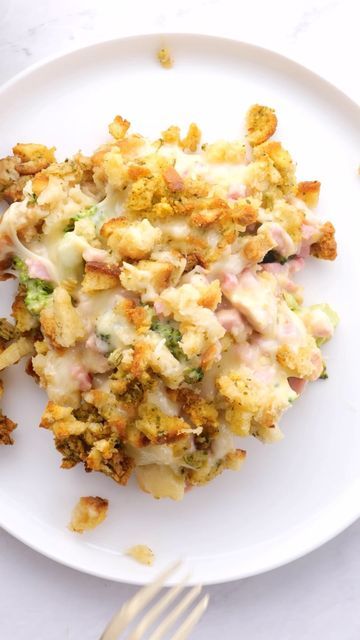 Six Sisters' Stuff | Easy Recipes on Instagram: "Fancy Schmancy turned SIMPLE…is our favorite dinner. Our Chicken Cordon Bleu Casserole is a family favorite, and for good reason! With melty cheese, tender chicken, ham, and a box of stuffing to top it all off, this is one of our most popular family friendly recipes! Does your family love chicken casseroles?   Looking for the recipe? Comment below with the word RECIPE and we’ll send you a DM with the link! ❤️" Dinner With Shredded Chicken, Boxed Stuffing, Ham Broccoli, Cordon Bleu Casserole, Chicken Cordon Bleu Casserole, Six Sisters Stuff, Chicken Cordon, Chicken Cordon Bleu, Easy Casserole Recipes